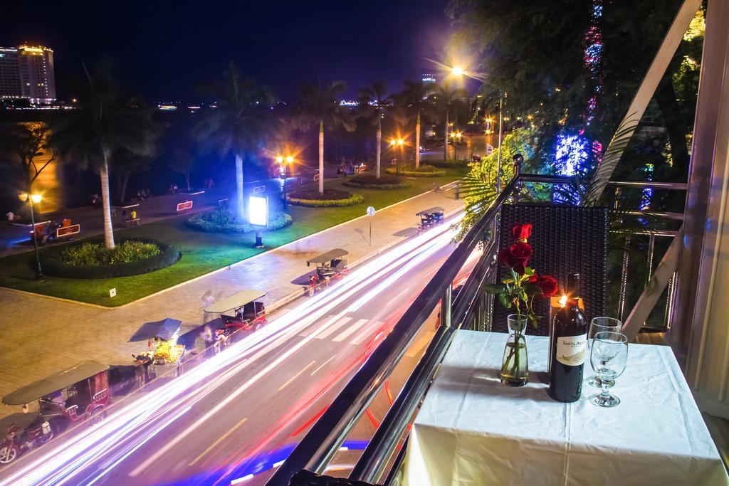 Adore Riverside Hotel Phnom Penh Ngoại thất bức ảnh