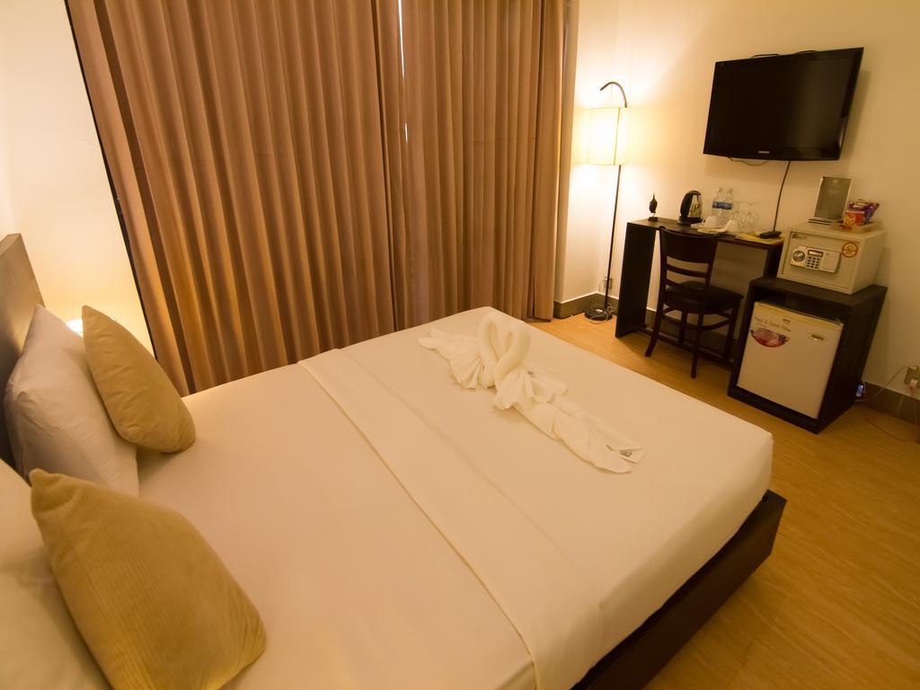 Adore Riverside Hotel Phnom Penh Ngoại thất bức ảnh